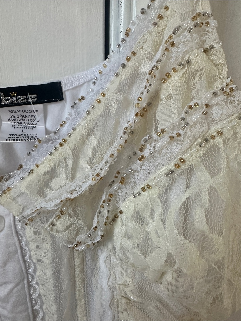 Bizz- Cream Lace Button-Front Cami Top size L - Picture 3 of 9